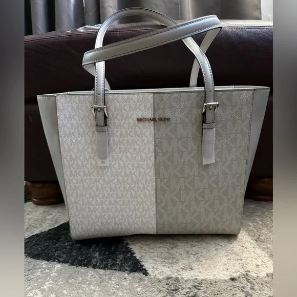 Michael Kors purse - Picture 1 of 6